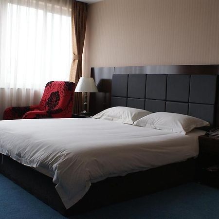 Chuxiong Mansion Yi Ren Hotel- Kunming Zewnętrze zdjęcie